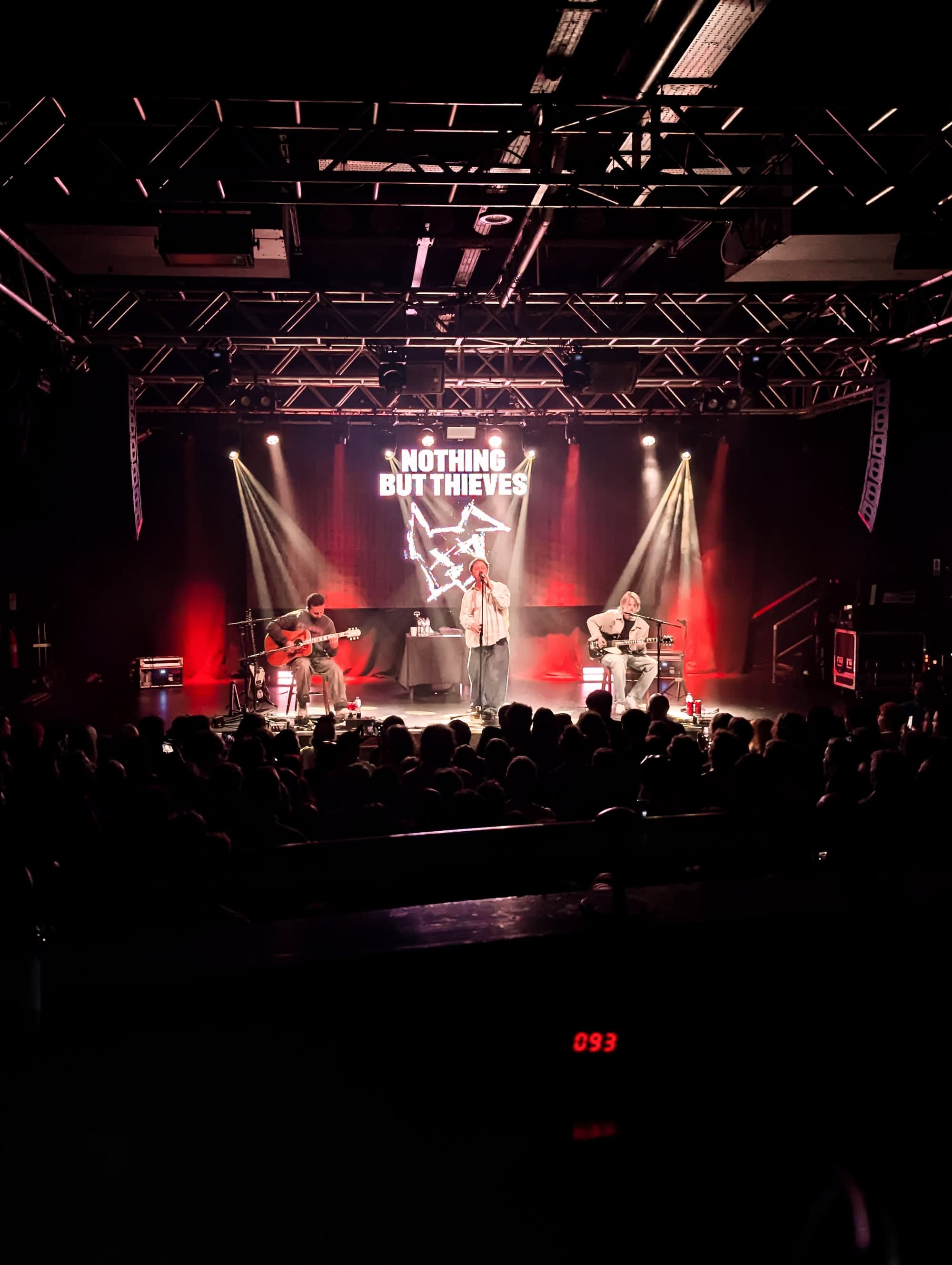 Nothing but Thieves - Sep 26 (busking MQ70) *logo from tour party